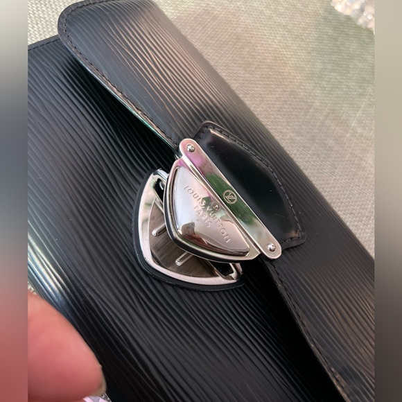 Louis Vuitton trifold Epi wallet - Picture 3 of 9